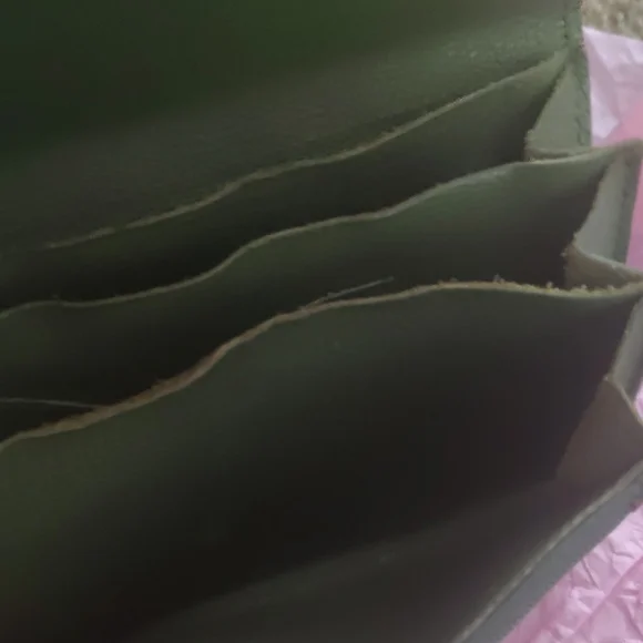 Green IL BISONTE Snap Button Closure Leather Wallet - Picture 11 of 14